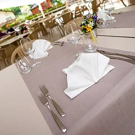 Hotel-restaurant מלון