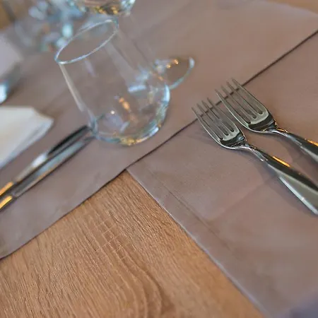 Hotel-restaurant מלון
