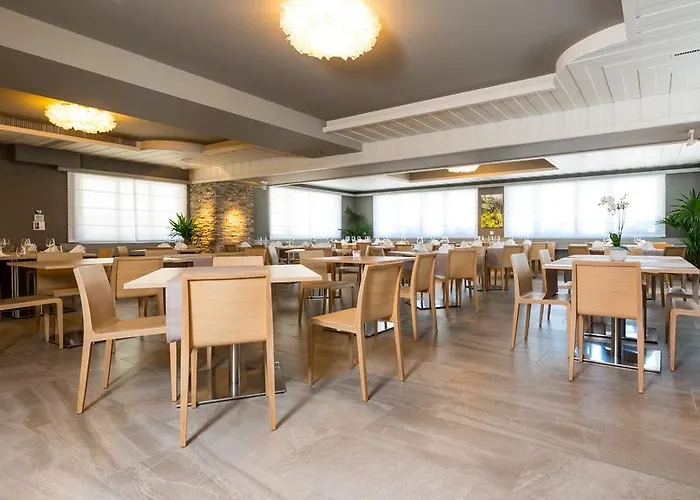 Hotel-restaurant מלון 3*